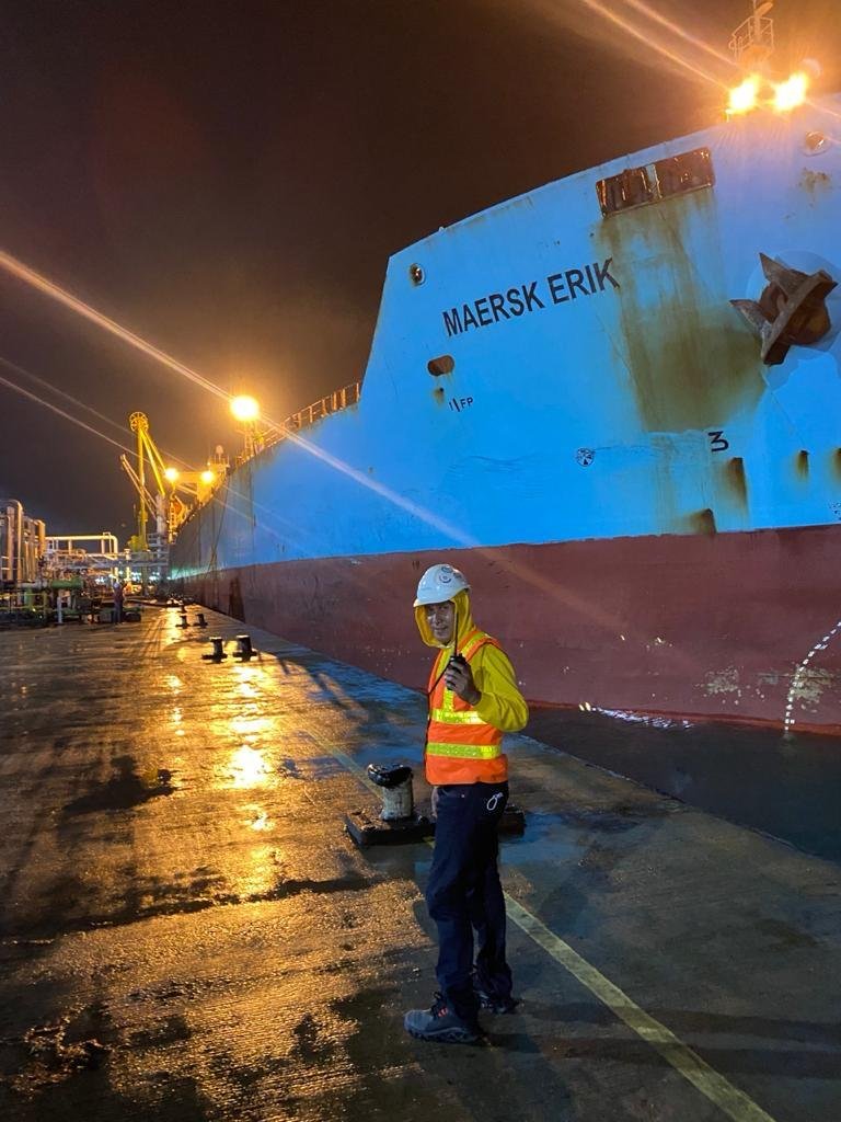 Vessel Maersk Erik at berth at night